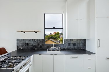 kitchen backsplash for dark countertops