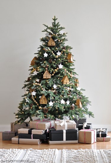 Rustic Christmas Tree Ideas and Inspiration