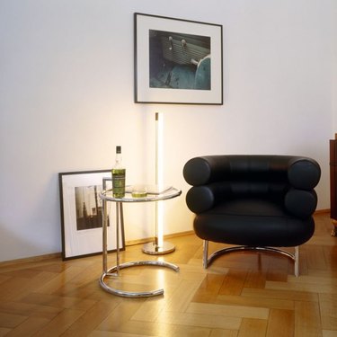 side table, lamp, and chair