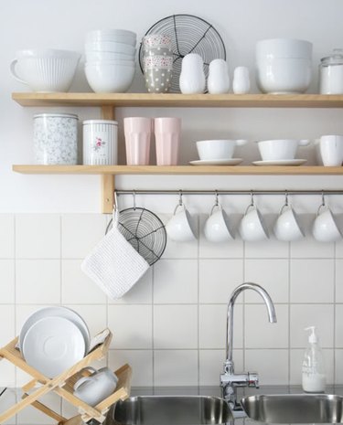 7 Tips for Styling Your Open Kitchen Shelves - Swoon Worthy