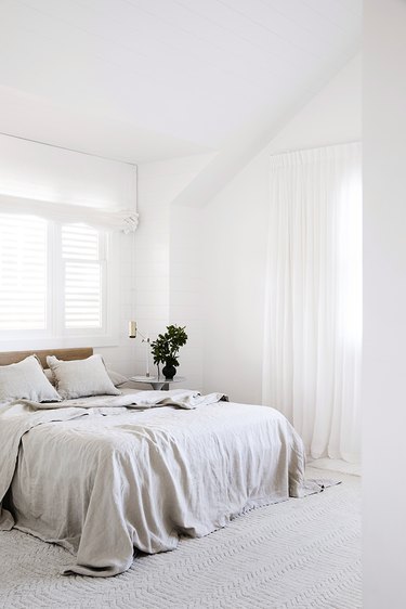 bedroom with Cultiver linens on bed