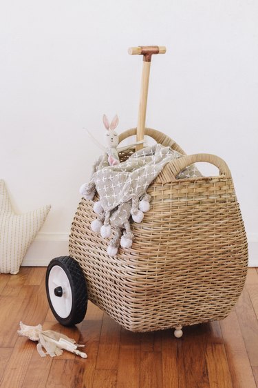 DIY wheeling basket