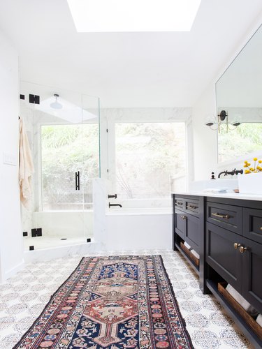 8 Black and White Bathroom Decor Ideas