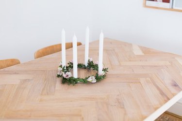 Simple DIY floral candle holder Thanksgiving centerpieces
