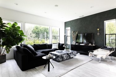 family room ideas with dark feature wall