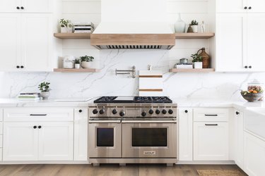 white coastal farmhouse kitchen with marble countertops