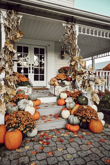 fall porch decor featuring pumpkins on steps