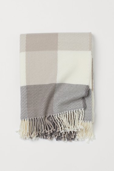 grey and white throw blanket