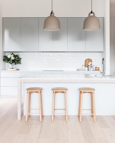 Neutral colors in minimalist kitchen