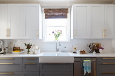 The kitchen cabinets.