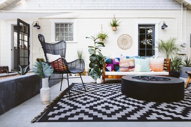 The outdoor room with fire pit and places to sit.