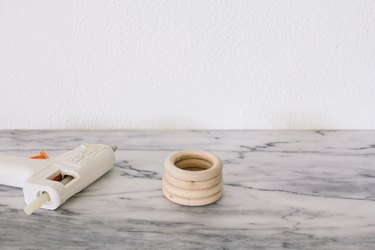 Gluing wooden rings together