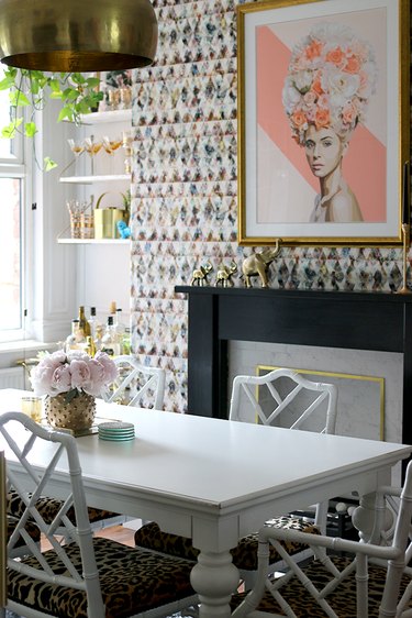eclectic dining room wall idea with patterned wallpaper and luxe details