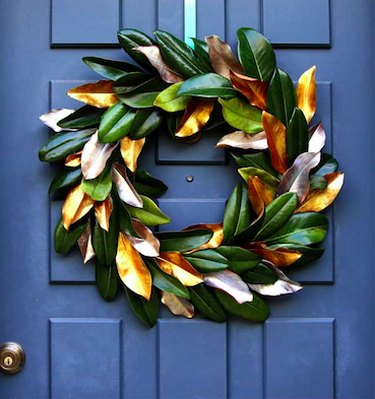 DIY Outdoor Christmas Decorations with DIY magnolia leaf Christmas wreath by A Piece of Rainbow