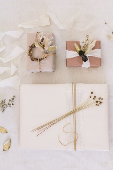 Dried floral gift toppers