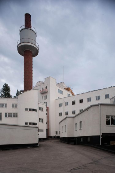 exterior of Aalvar Aalto's Paimio Sanatorium in Finland