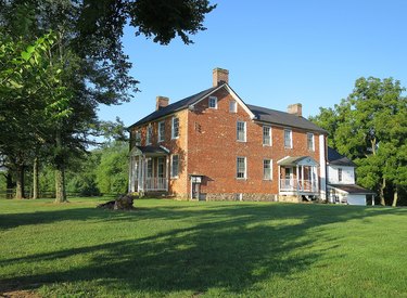 farmhouse style home seen from the outside