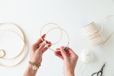 DIY Hanging planter using embroidery hoops