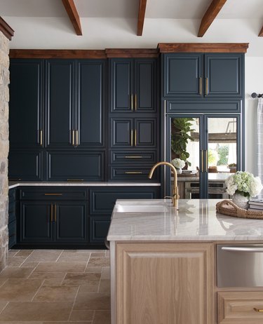 8 Ways to Instantly Transform Your Outdated Kitchen Cabinets, According ...