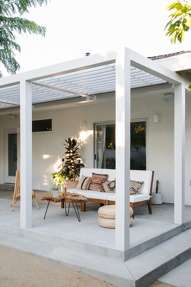 White contemporary pergola with matching contemporary furniture