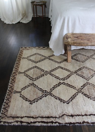 Hand knotted 100 percent wool rug