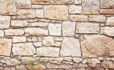 Stone veneer wall