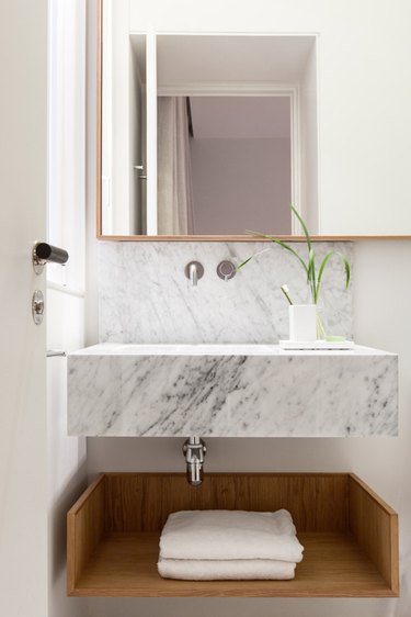 marble bathroom countertop