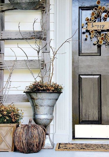 outdoor fall decorating idea for front porch