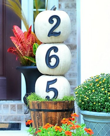 outdoor fall decorating idea for front porch