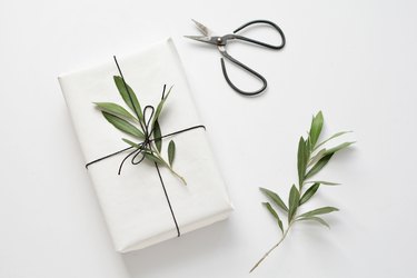 3 Ways to Wrap Your Gifts With a Natural Touch