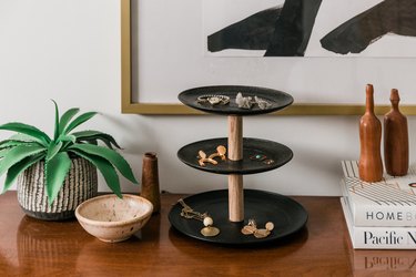 Jewelry stand made from plates