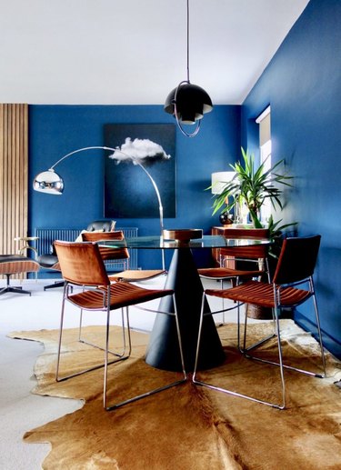 Contemporary apartment with blue walls and dining area