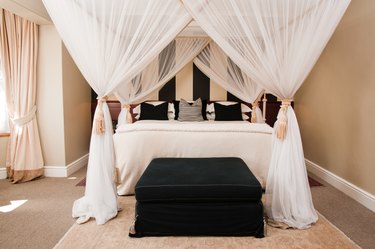 luxurious canopy bedroom