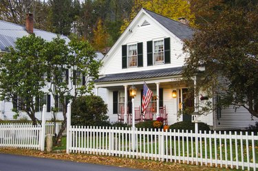 How to Install a Fence on Unlevel Ground