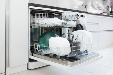 How to Eliminate a Dishwasher Odor