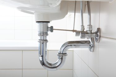 Sink pipe under wash basin