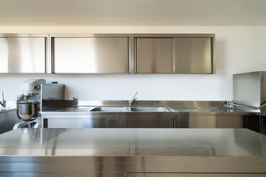 Do's and Don'ts of Kitchen Cabinet Cleaning - KraftMaid