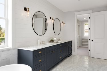 How to Paint Laminate Walls in Bathroom: Easy Refresh Tips