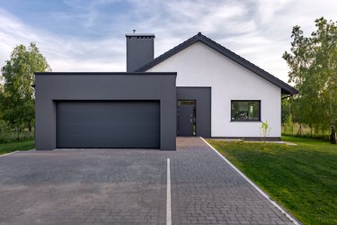 Cozy house with garage