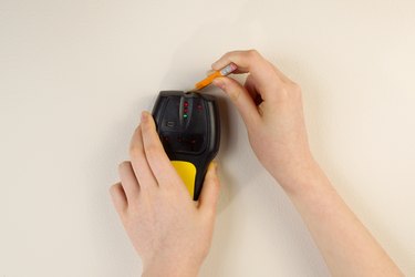 Walabot DIY 2 visual stud finder review - Does it give you X-ray