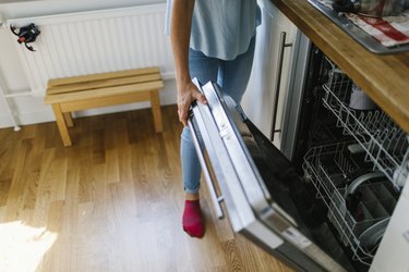 How to Fix the Top Spray Arm on a Bosch Dishwasher Hunker