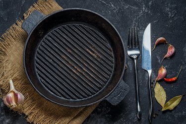 Black iron empty grill pan