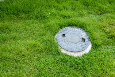 Septic tank underground waste treatment system