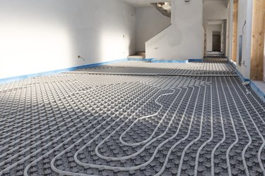 System floor radiant with polyethylene pipes