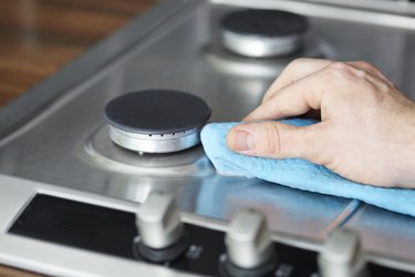 Cleaning gas hob