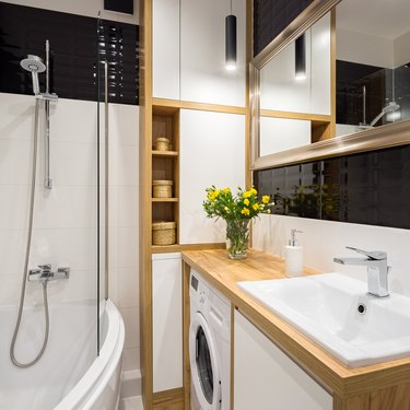 Black and white bathroom