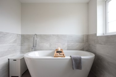 A Step-by-Step Guide to Installing a Bathtub