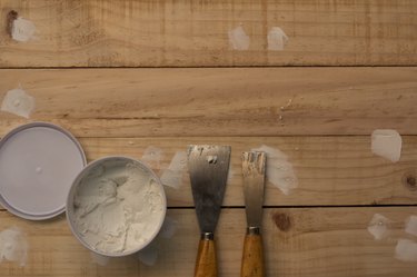 What Is the Difference Between Wood Putty and Wood Filler?