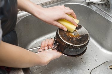 Cleaning my Magnalite pot #fatboicooking #cajuncooking #cajuncookware # magnalite 