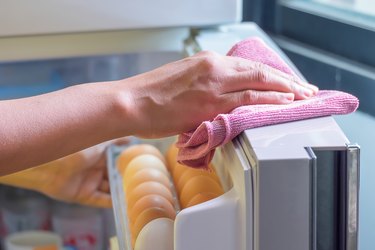 How to Remove Odor From Ice Trays